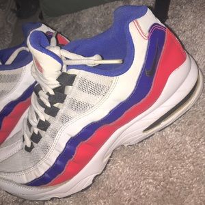 VINTAGE NIKE AIR MAX